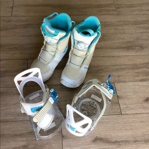 Kids burton boots and bindings